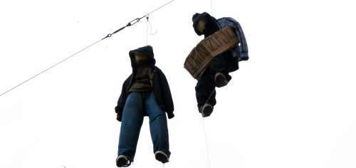 Gentrifizierungsopfer hängen über der Louisenstraße