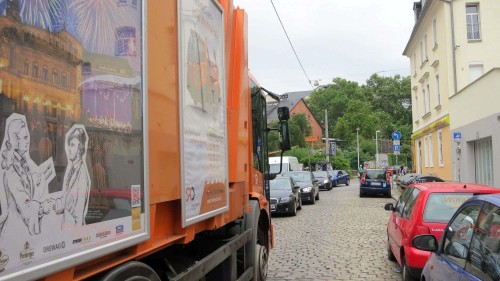 Wenn kein Müllwagen da steht, geht es wieder rein und raus über die Katharinenstraße.