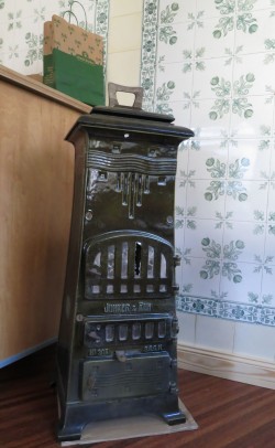 Passt in den Laden und zur kalten Jahreszeit: Ein Bollerofen