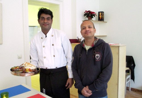 Alam Ansay und Mohammed Aslam im umgebauten Little India