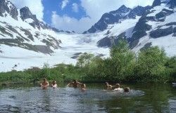 Gebirgssee im Kaukasus