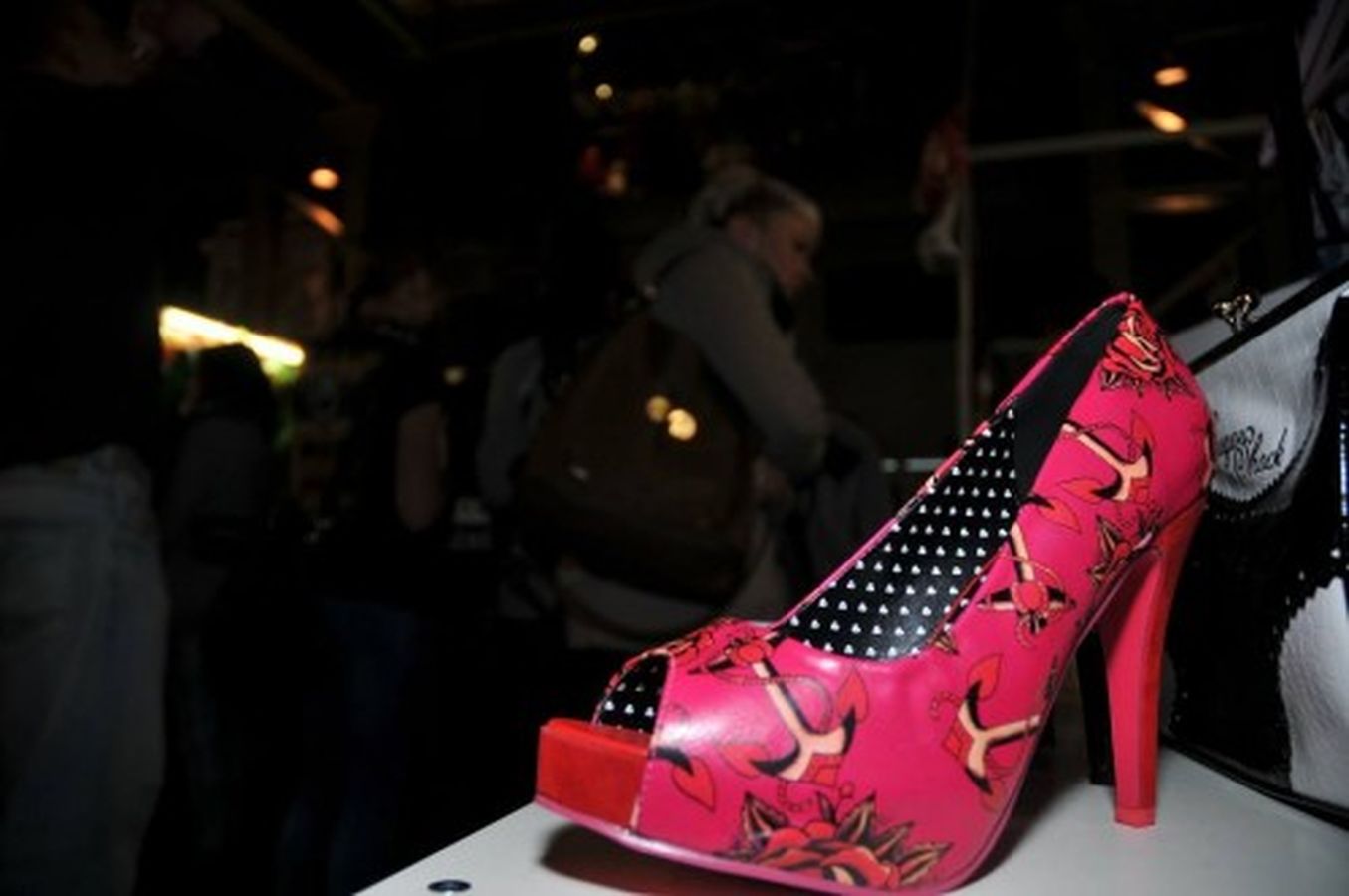 Schmerzempfindlichere können auch einfach zu tätowierten Schuhen greifen ... Foto: unkorrekt-dresden.de