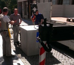 Heute Vormittag wurde der Quader aufgestellt. Danke an Winnie für das Foto.