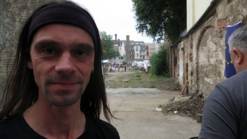 Türsteher Mirko begrüßte jeden Besucher des Lustgartens einzeln. 