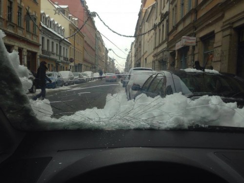 Der Wagen stand unmittelbar vorm Mondpalast
