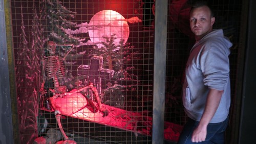 Organisiert den "Better be dead circus" Philipp Thiel