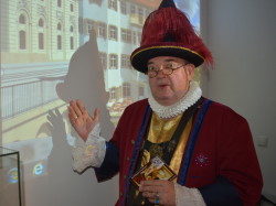 Hofnarr Fröhlich, mit bürgerlichem Namen Matthias Schanzenbach, will auch ins Narrenhäusel. Foto: Thessa Wolf