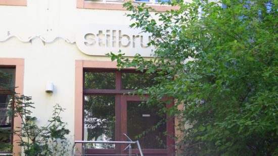 Hier gab es einst Klamotten, später Billard-Platten, dann Toiletten im  Schrank.