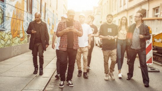 Auf dem Weg zum Plattenladen.