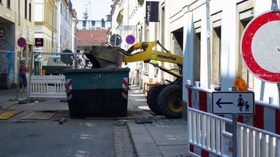 Und die Schaufel ist leer.