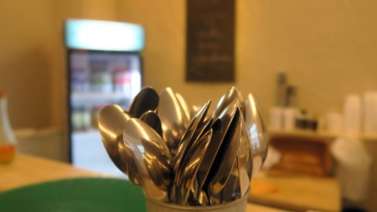 Löffel im Suppentopf