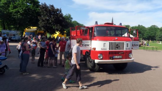 Rundfahrt im alten Feuerwehrauto