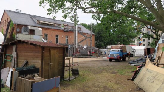 XX. Schaubudensommer: Früher war das die Hundewiese, zur BRN tobte hier der Lustige Bus, ab 6. Juli ist Budenzeit.