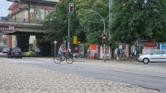 Beim Queren des Bischofsplatzes wurde gestern eine Radfahrerin von einem Auto erfasst. 