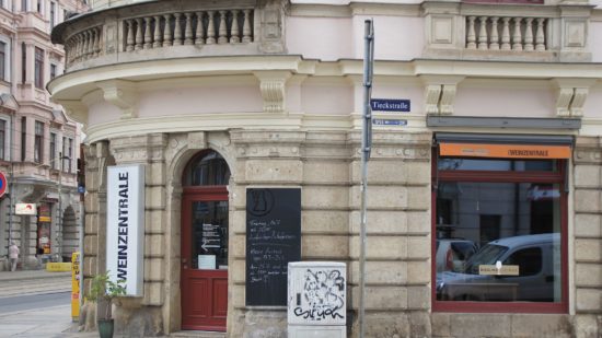 Die Weinzentrale an der Ecke Hoyerswerdaer Straße