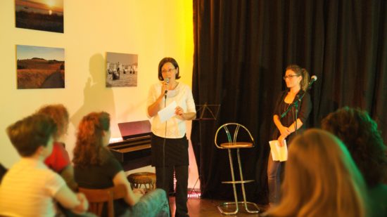 Der Verein *sowieso* lädt zur Geburtstagsfeier ein. Susanne Seifert (Mitte) kümmert sich im Verein um die Kultur- und Öffentlichkeitsarbeit. (Foto: Kristin Weinhold)