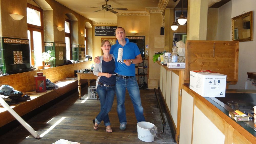 Noch viel Arbeit für Eve Prause und Boris Kögel bis die "Lila Soße" aufmachen kann. Foto: Anton Launer