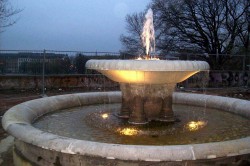 Seit heute sprudelt es oberhalb des Alaunplatzes Sprudelnder Brunnen am Alaunplatz - Danke an Gero für das Foto