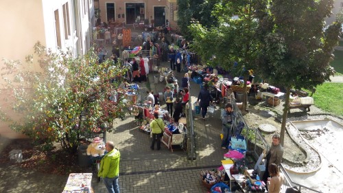 zweimal im Jahr wird der Sonnenhof zum Trödel-Mekka