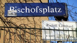 Der Bischofsplatz Bewegt Kreuzung: der Bischofsplatz