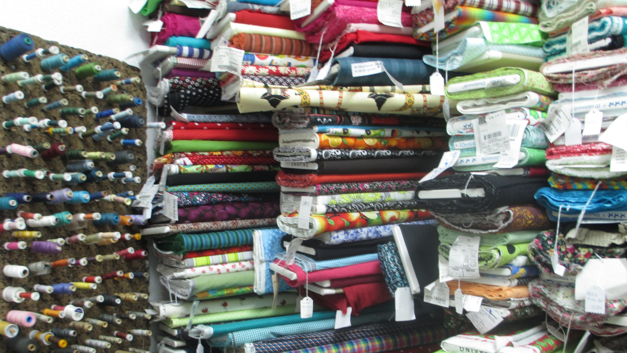 Winters warten die Sommerstoffe im Lager. "Was für eine Pracht!"