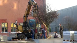 Am Vormittag wurde der dritte Baum aufgestellt.