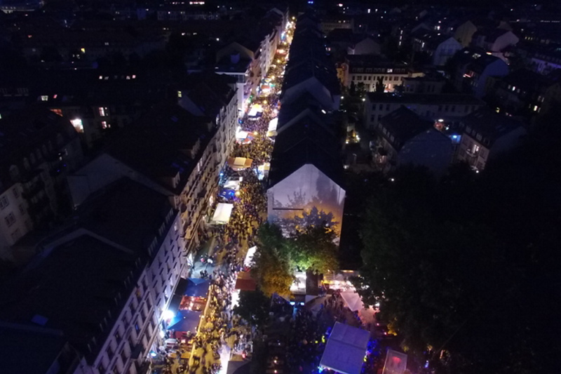 Alaunstraße von oben bei Nacht - Foto: Agentur Schröder