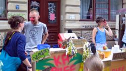 Man beachte den skeptischen Blick.