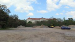 Unterhalb der ehemaligen Landesbibliothek soll die Wohnanlage "Stauffenbergallee/Marienallee" entstehen.