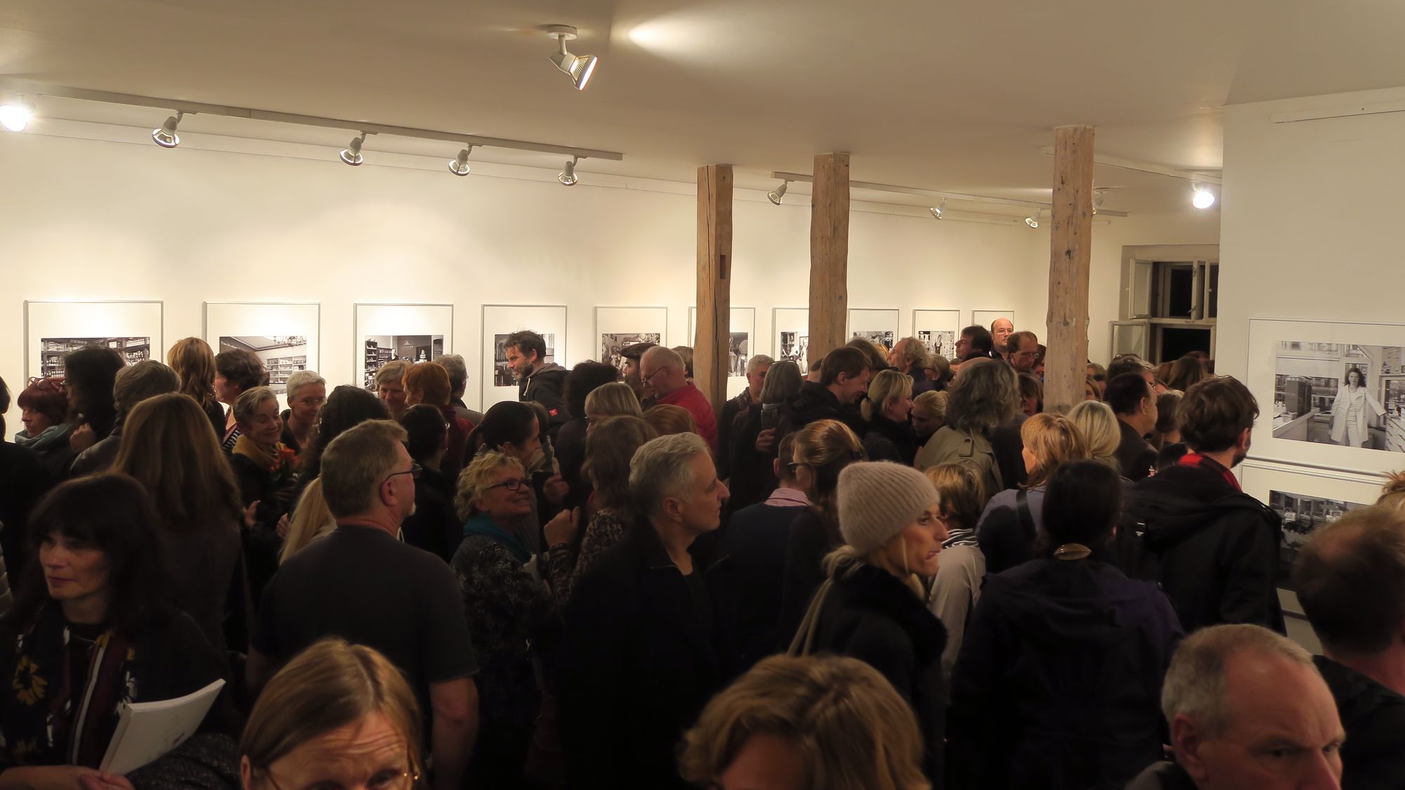 Die Galerie im Kunsthaus Raskolnikow war rappelvoll.