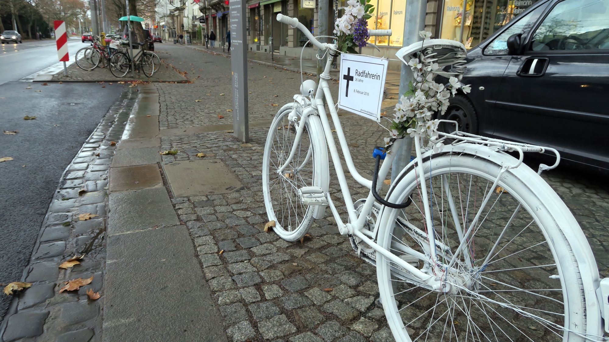 Geisterrad an der Kreuzung Rothenburger-/Bautzner Straße