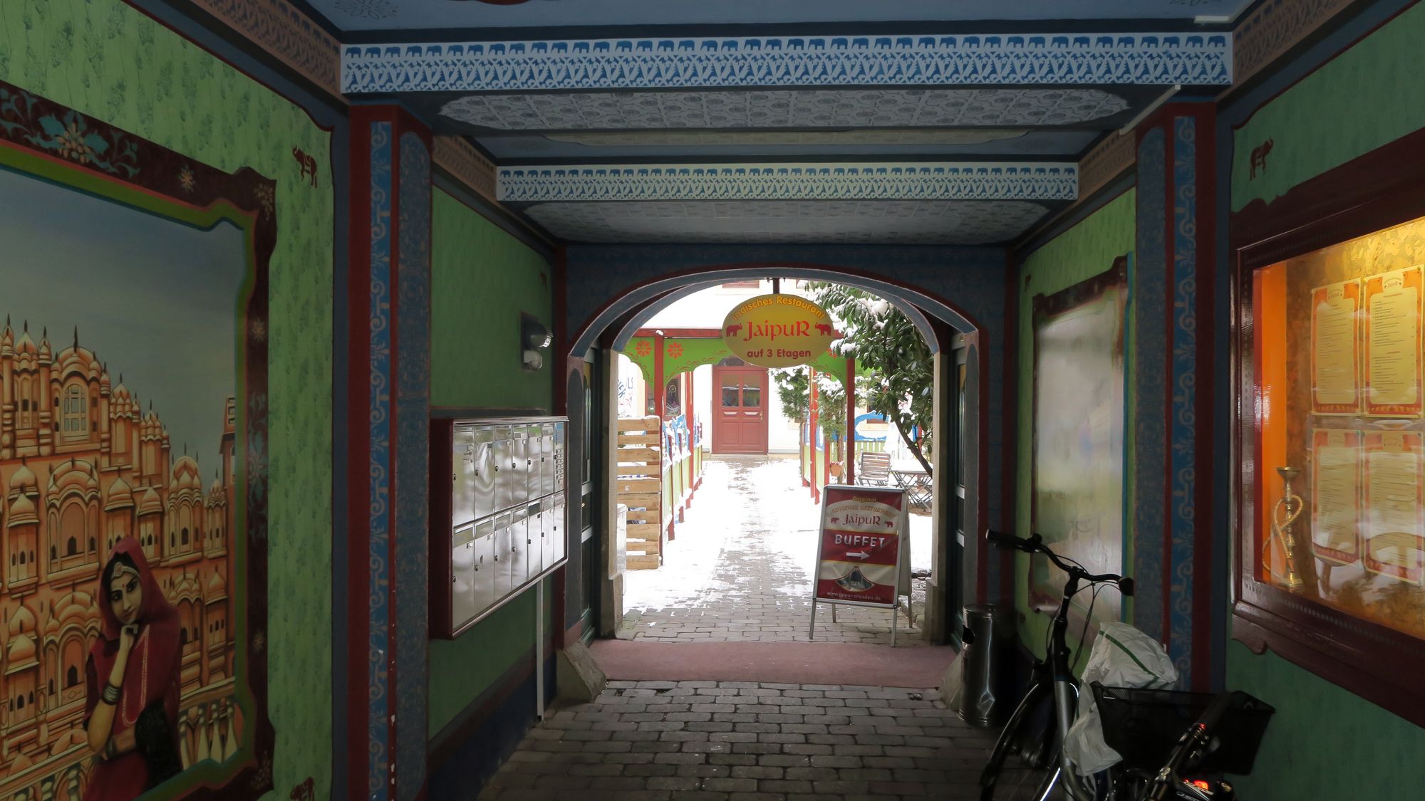 Im Sommer dann auch wieder mit Garten.