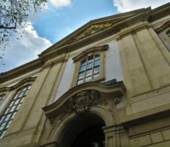 Dreikönigskirche von vorn.