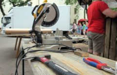 Der Scheuneverein hilft mit Werkzeug aus.