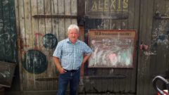 Erhard Sünder "Sehnsucht nach Freiheit" Im Hof der Kamenzer Straße 25 bei einem späteren Besuch.