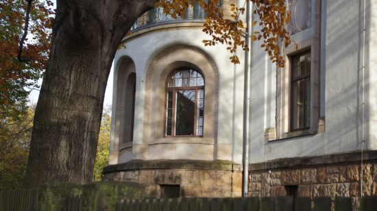 Verwunschene Schlösschen, Gärten wie gerahmt auf der Klarastraße