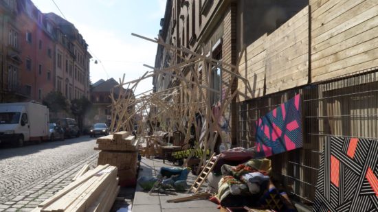 Alausebim wird schon aufgebaut.