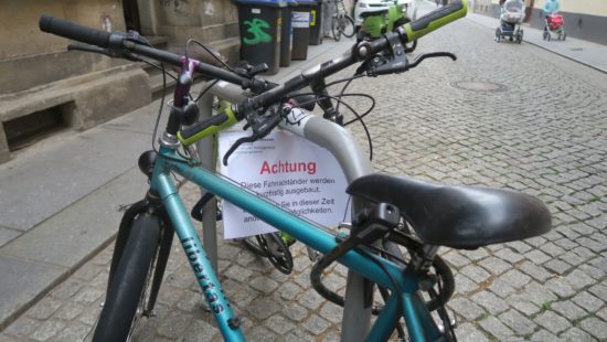 Fahrradparkplätze sind rar.
