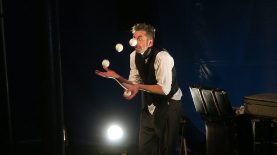 Jonglage-Zauberer Aaron Dewitz