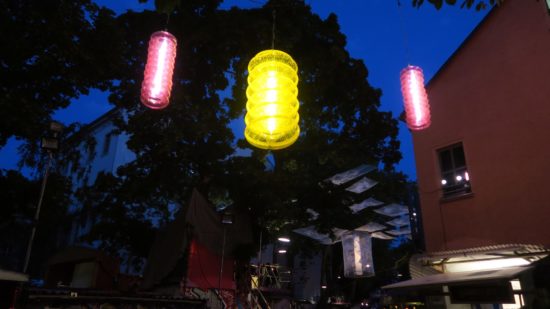 Über den Buden geht ein Licht auf, oder zwei.