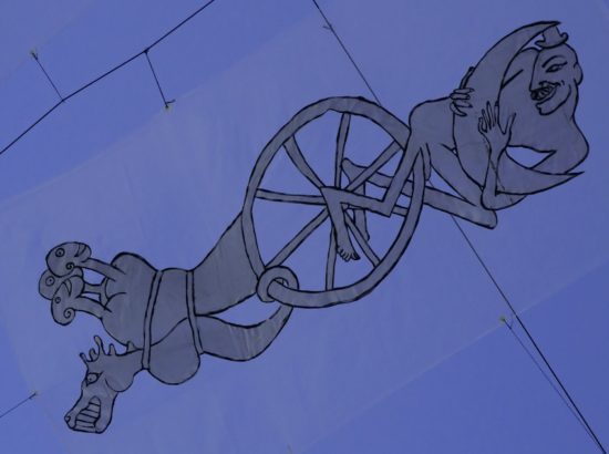 Die Malerei am Himmel sorgte bei etlichen Besuchern für Nackenstarre.