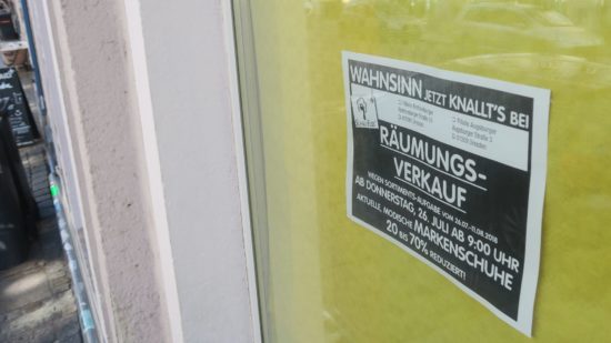 Räumungsverkauf im Schau-Fuss