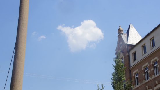 Wolkenschiff über der Friedensstraße