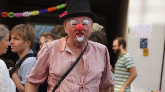Dietmar Halbhuber als Claun Claus auf dem Rudolfstraßenfest