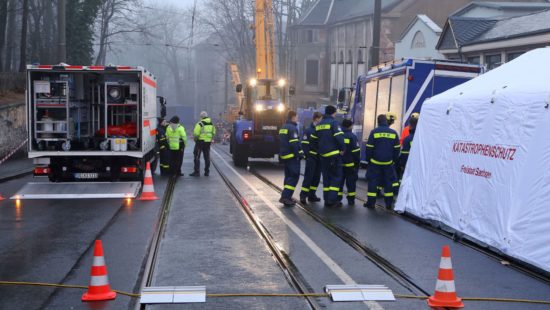 Auf der Bautzner Landstraße geht aktuell nichts mehr. Foto: Roland Halkasch