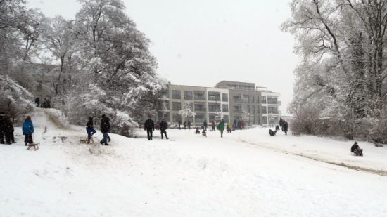 Voller Rodelhang - leere Sprungschanze