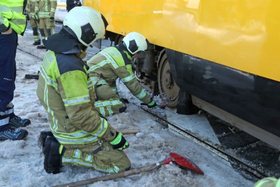 Feuerwehr im Straßenbahnrettungseinsatz - Foto: Roland Halkasch