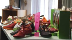 Die besonderen Schuhe gibt's oben