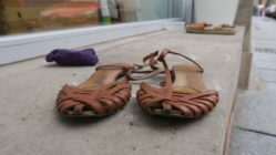 Sandalen auf der Louisenstraße