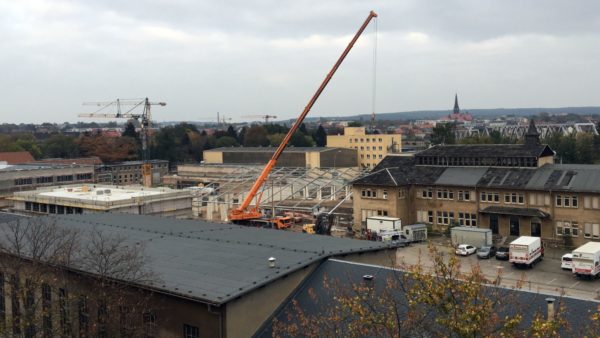 Am Mittwoch wurde das Gerüst für die Einhausung errichtet. Foto: Markus